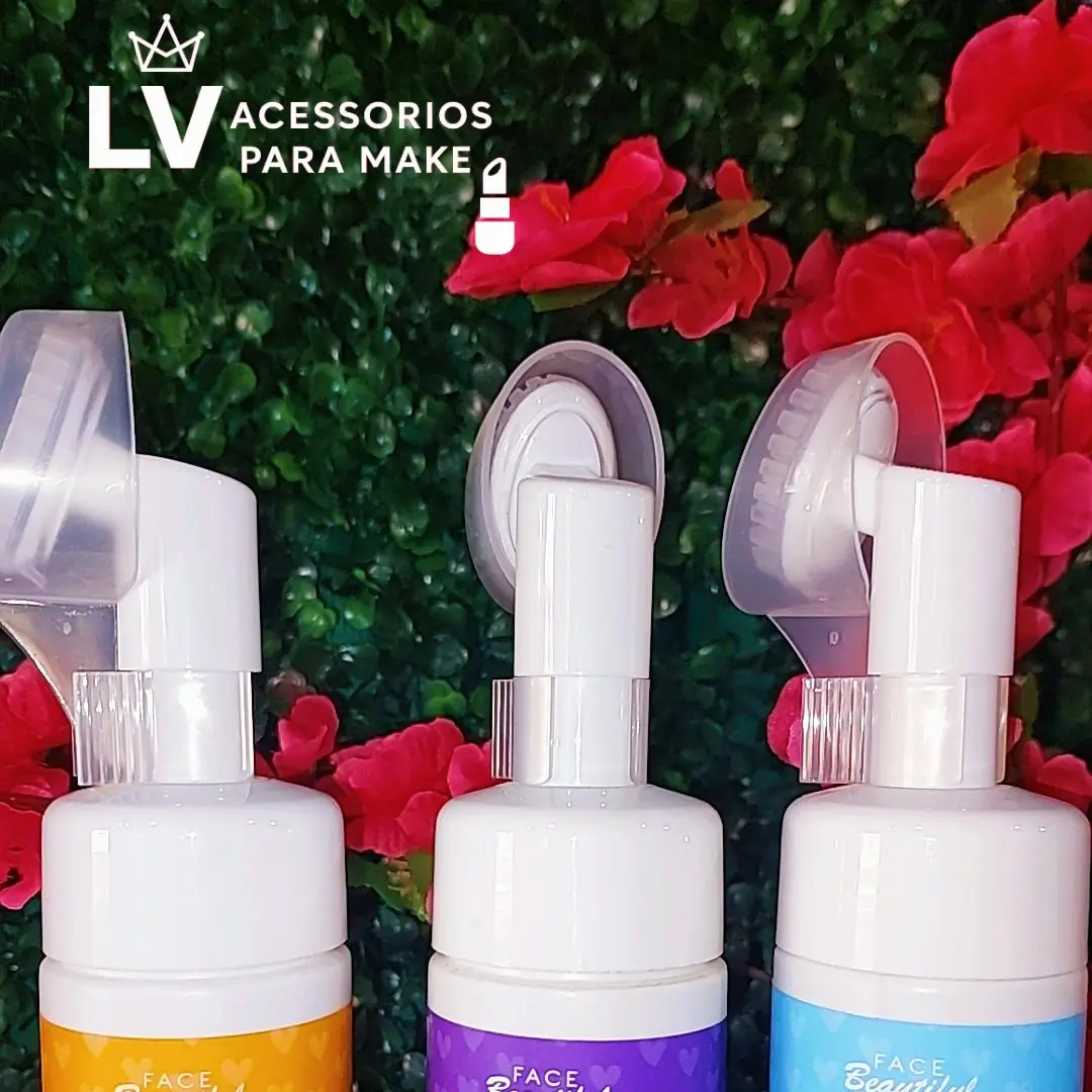 Mousse de limpeza facial . Face beautiful